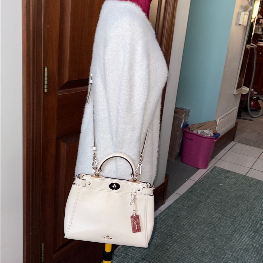 Coach Satchel Crossbody bag smooth leather cream/gold tone 4 turn locks EUC - Picture 3 of 17